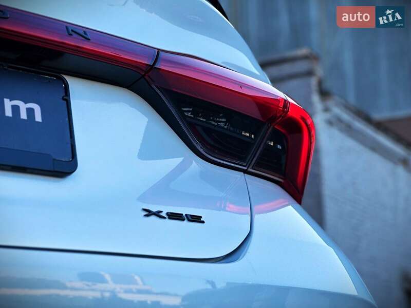 Седан Toyota Avalon 2018 в Киеве фото 16 Седан Toyota Avalon 2018 в Киеве