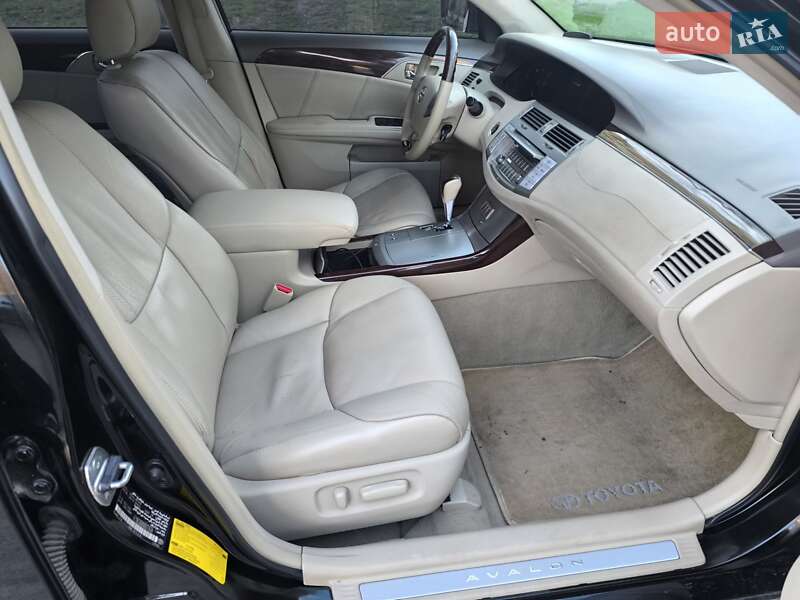 Седан Toyota Avalon 2008 в Киеве