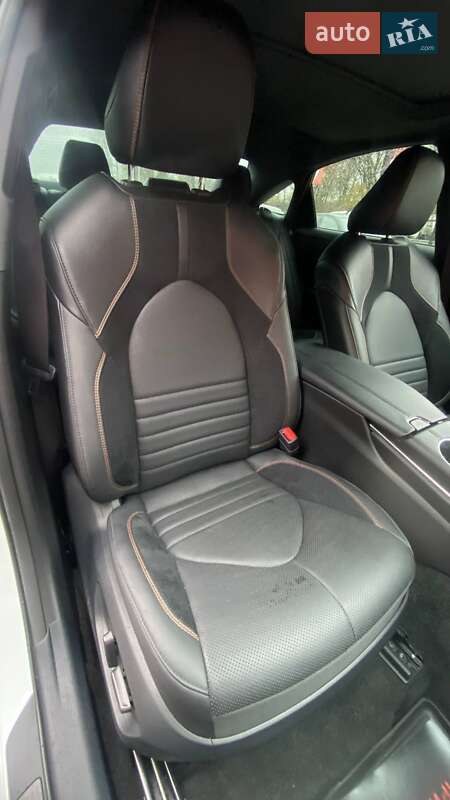 Седан Toyota Avalon 2022 в Виннице