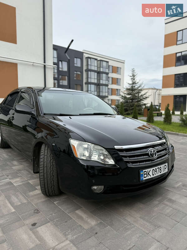 Седан Toyota Avalon 2006 в Рівному