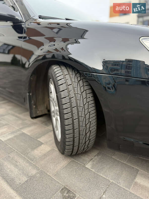 Седан Toyota Avalon 2006 в Рівному