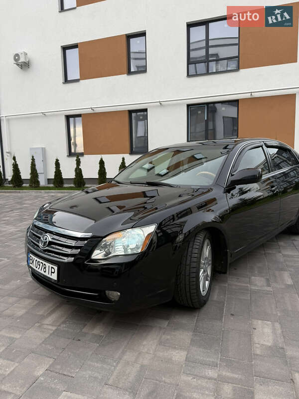 Седан Toyota Avalon 2006 в Рівному