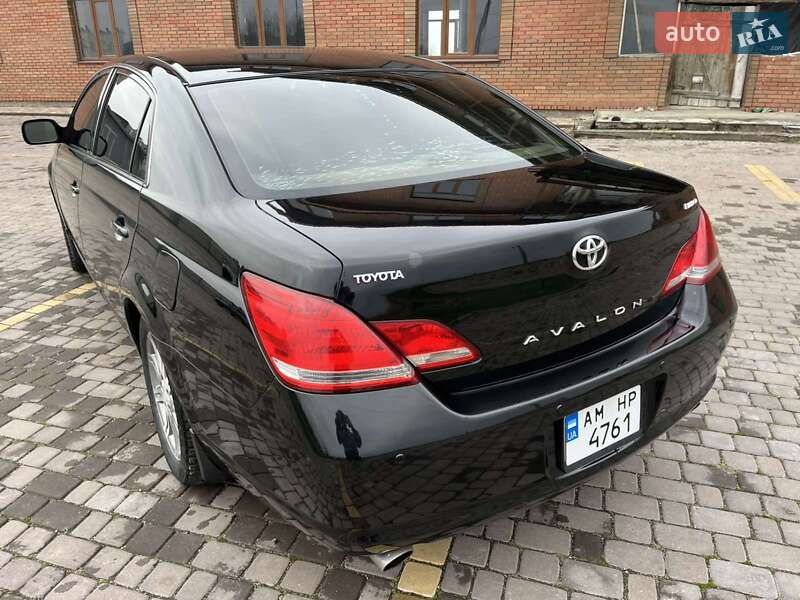 Седан Toyota Avalon 2006 в Теофиполе