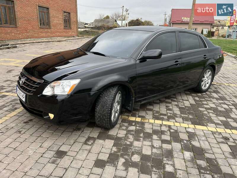 Седан Toyota Avalon 2006 в Теофиполе