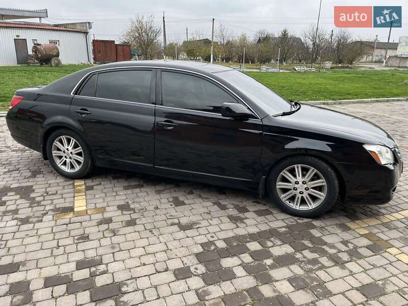 Седан Toyota Avalon 2006 в Теофиполе