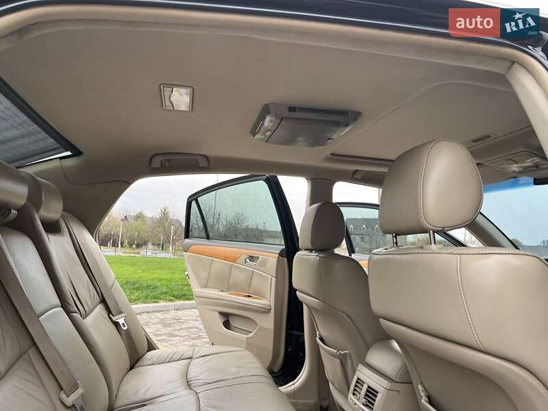 Седан Toyota Avalon 2006 в Теофиполе