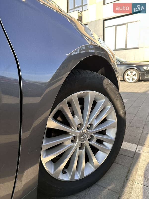 Седан Toyota Avalon 2015 в Луцке