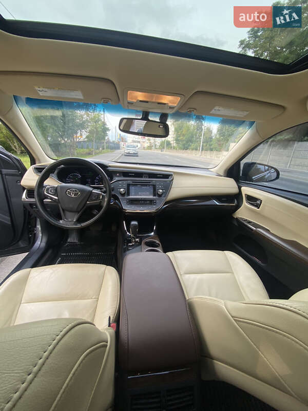 Седан Toyota Avalon 2015 в Гнивани