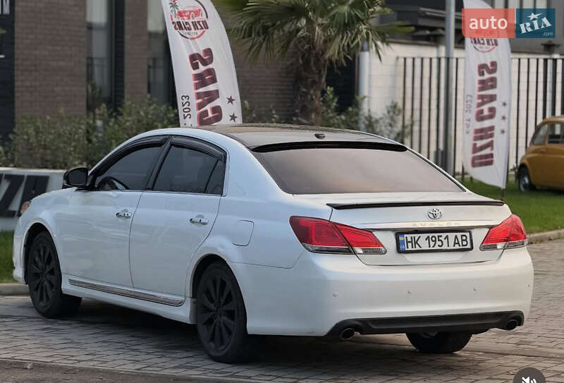 Седан Toyota Avalon 2011 в Ужгороді