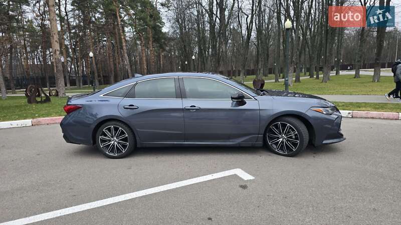 Седан Toyota Avalon 2019 в Харкові