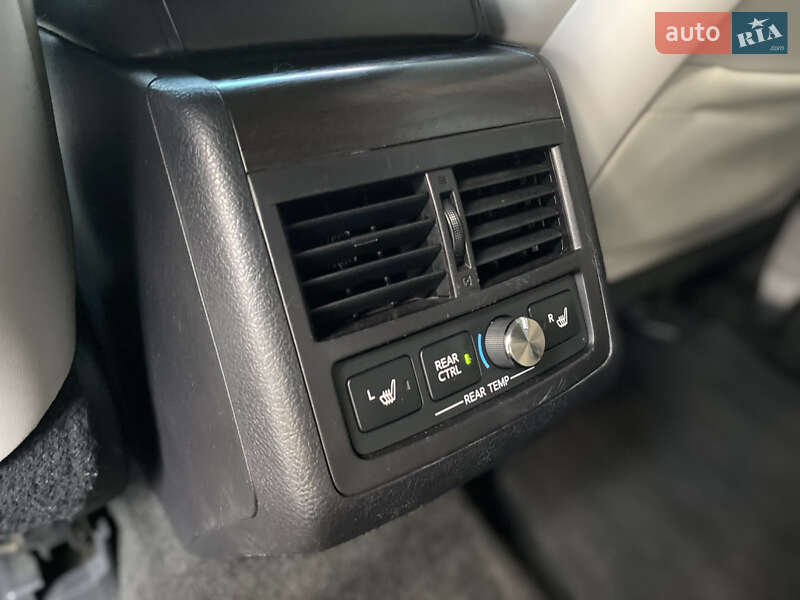 Седан Toyota Avalon 2016 в Києві фото 27 Седан Toyota Avalon 2016 в Києві