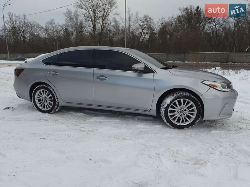 Седан Toyota Avalon 2018 в Киеве