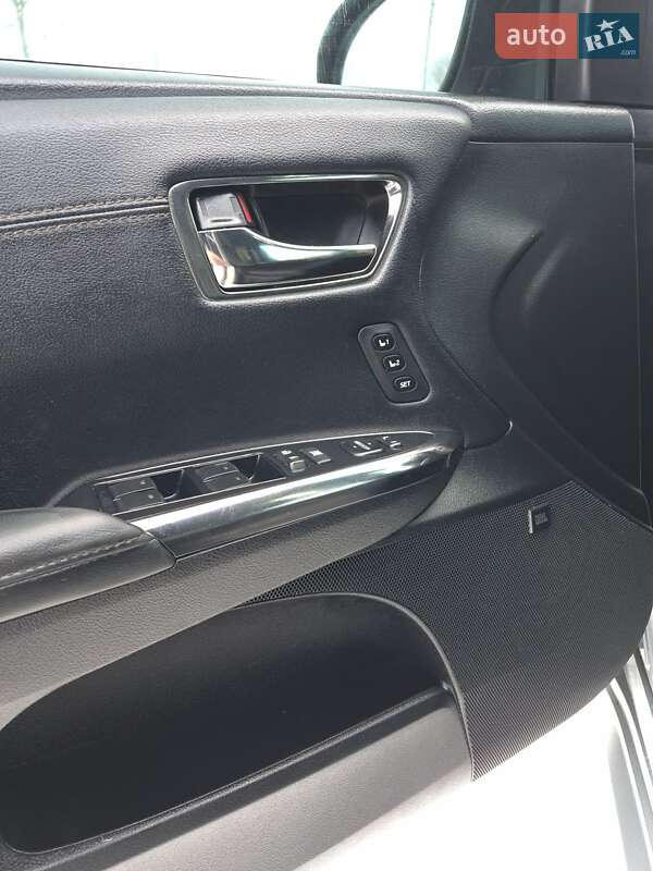 Седан Toyota Avalon 2018 в Киеве