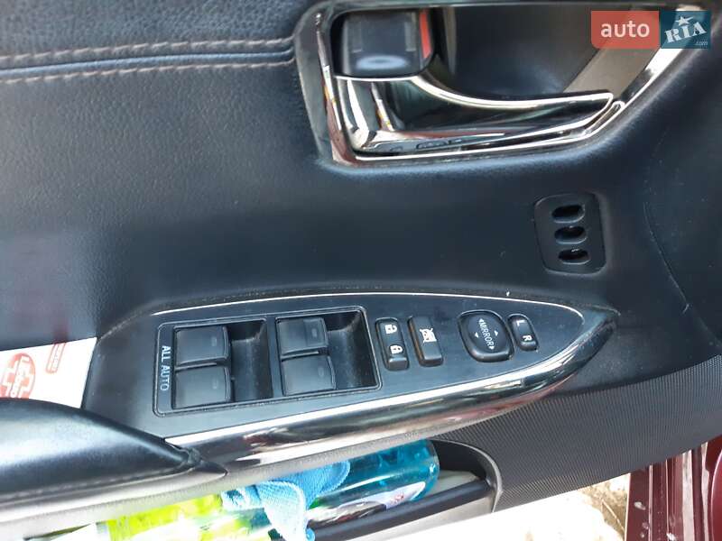 Седан Toyota Avalon 2013 в Киеве