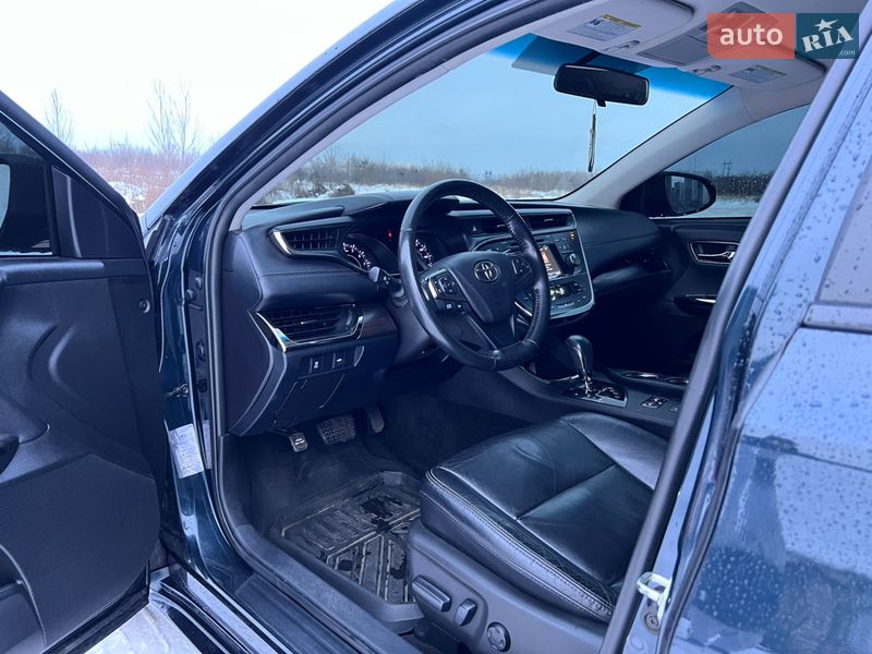 Седан Toyota Avalon 2016 в Киеве