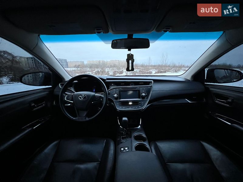 Седан Toyota Avalon 2016 в Киеве