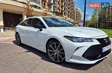 Седан Toyota Avalon 2018 в Києві