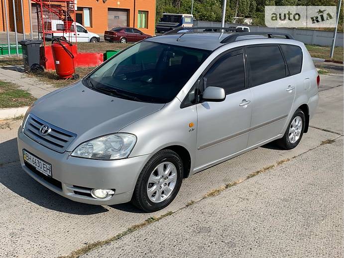 Універсал Toyota Avensis Verso 2003 в Одесі