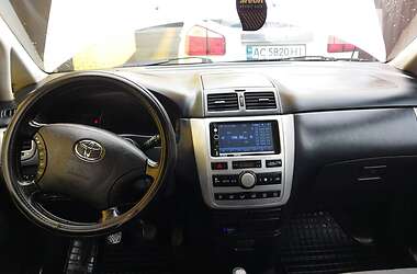 Минивэн Toyota Avensis Verso 2003 в Луцке
