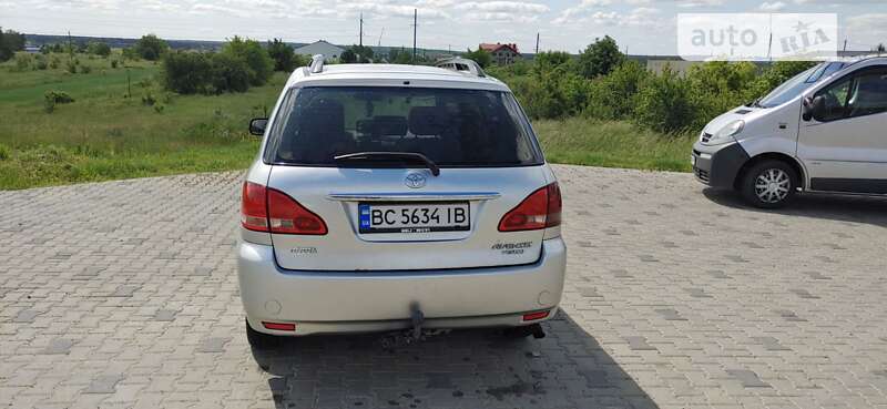 Минивэн Toyota Avensis Verso 2001 в Яворове
