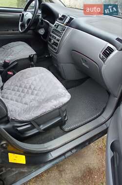 Мінівен Toyota Avensis Verso 2002 в 