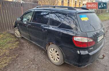 Мінівен Toyota Avensis Verso 2004 в Ужгороді