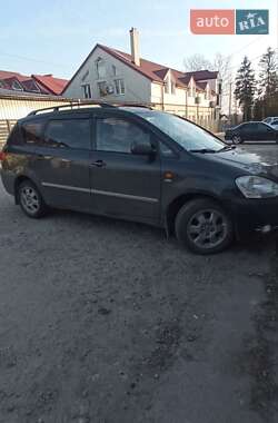 Мінівен Toyota Avensis Verso 2002 в 