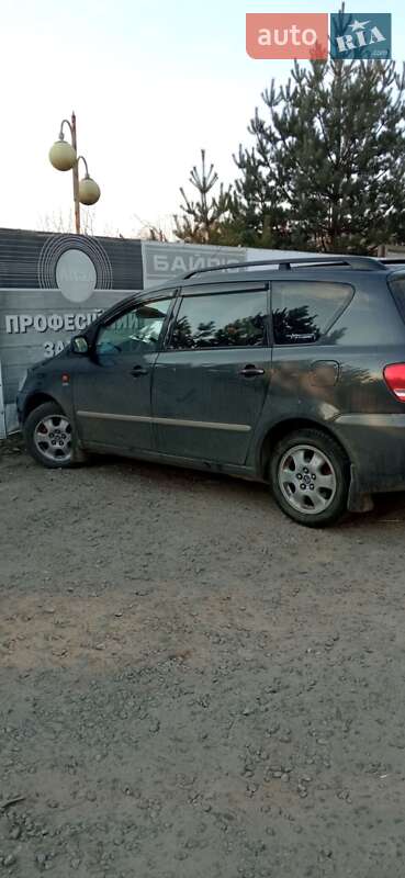 Toyota Avensis Verso 2002