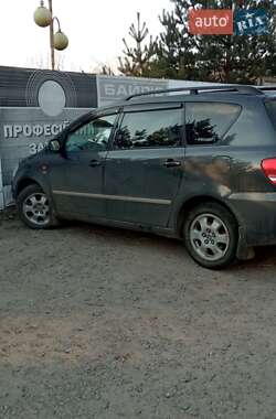 Мінівен Toyota Avensis Verso 2002 в 