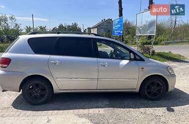 Минивэн Toyota Avensis Verso 2003 в 