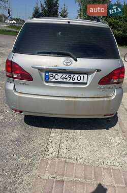 Минивэн Toyota Avensis Verso 2003 в 