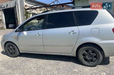 Минивэн Toyota Avensis Verso 2003 в 