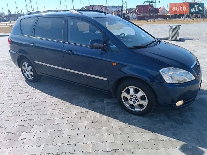 Toyota Avensis Verso 2002