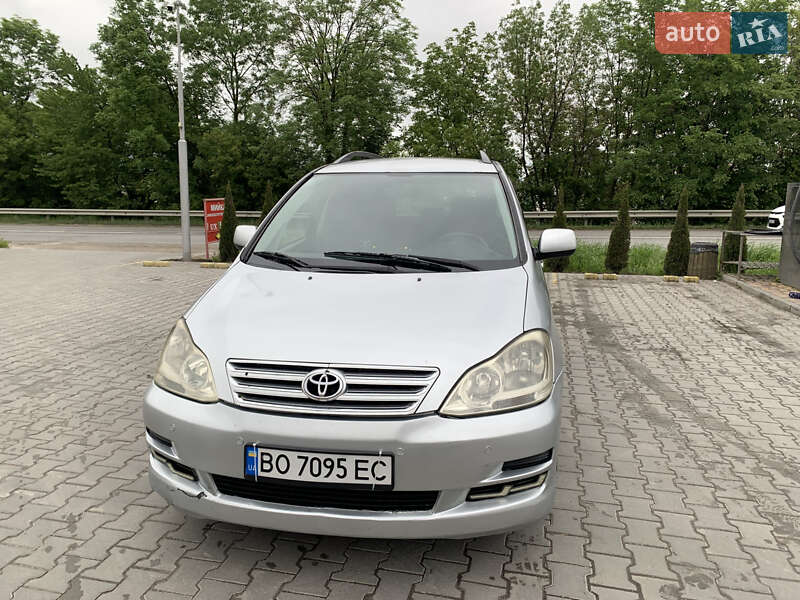 Мінівен Toyota Avensis Verso 2004 в 