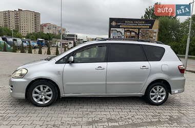 Мінівен Toyota Avensis Verso 2004 в 