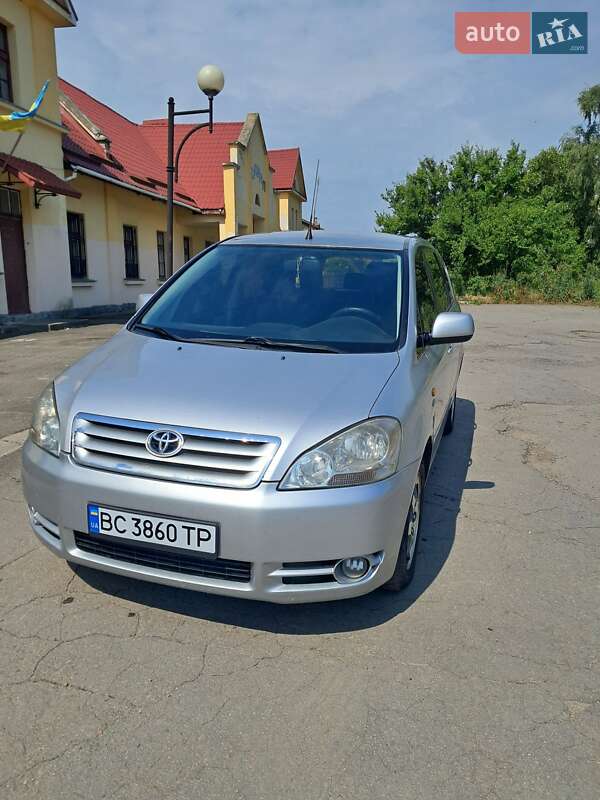 Toyota Avensis Verso 2002