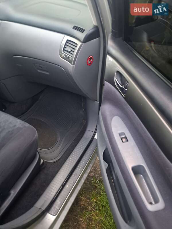 Минивэн Toyota Avensis Verso 2002 в Жовкве