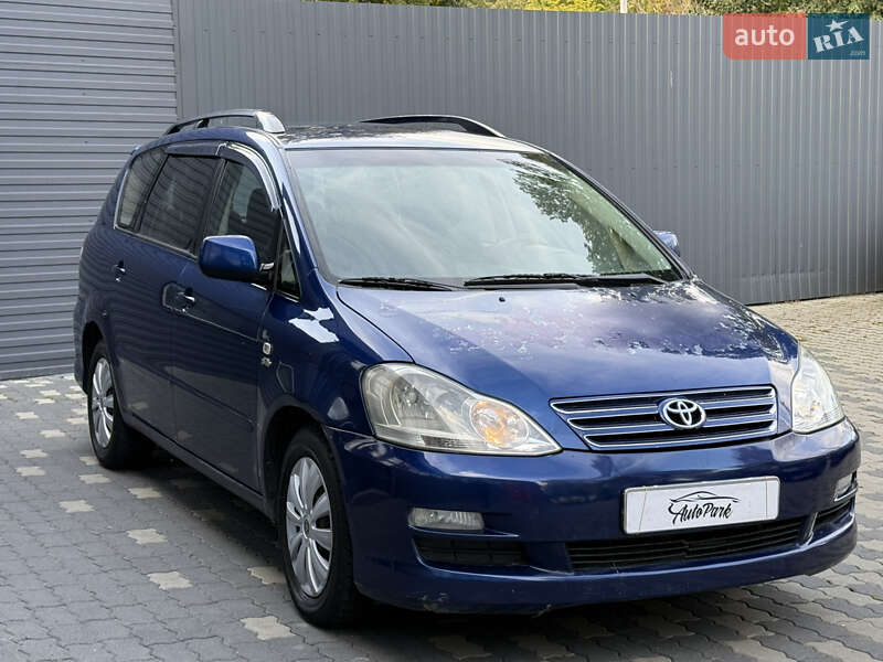 Минивэн Toyota Avensis Verso 2005 в Черновцах
