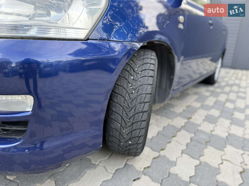 Минивэн Toyota Avensis Verso 2005 в Черновцах