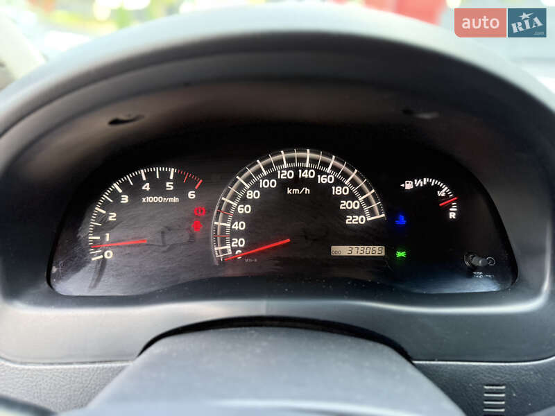 Минивэн Toyota Avensis Verso 2005 в Черновцах