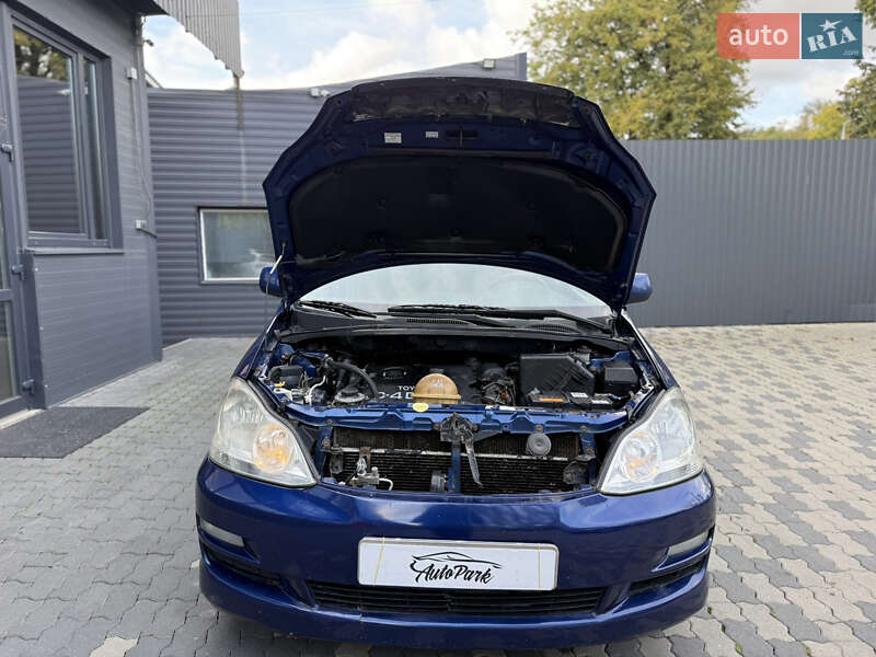 Минивэн Toyota Avensis Verso 2005 в Черновцах