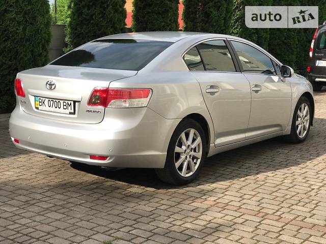 Седан Toyota Avensis 2009 в Дубні