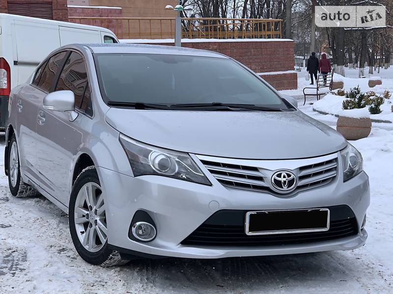 Седан Toyota Avensis 2013 в Киеве