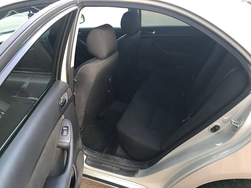 Седан Toyota Avensis 2003 в Бердичеві