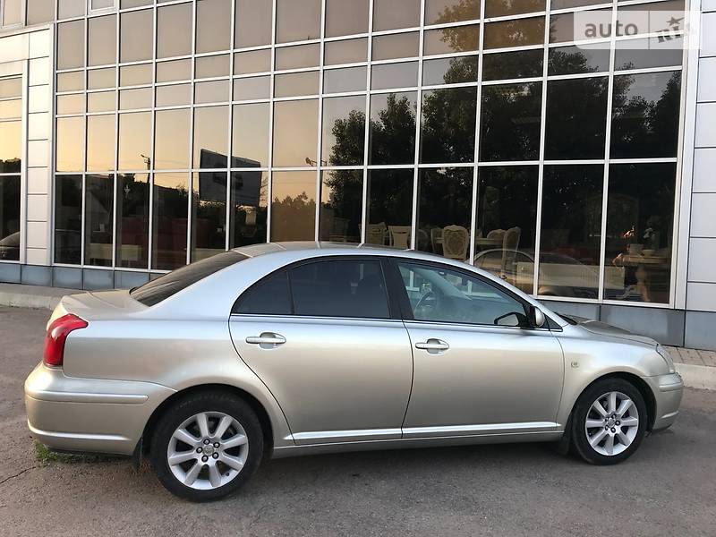 Седан Toyota Avensis 2003 в Бердичеві