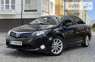 Седан Toyota Avensis 2013 в Ивано-Франковске