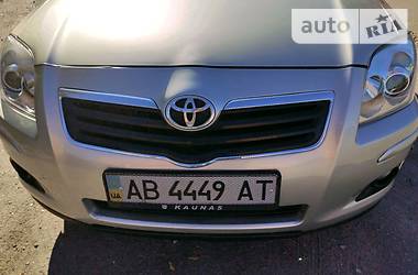 Седан Toyota Avensis 2008 в Казатине