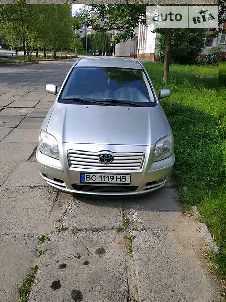 Седан Toyota Avensis 2004 в Львові