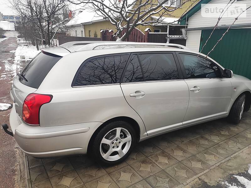 Універсал Toyota Avensis 2004 в Чернігові