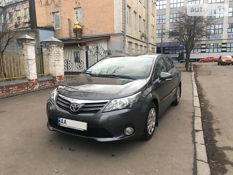 Седан Toyota Avensis 2013 в Києві